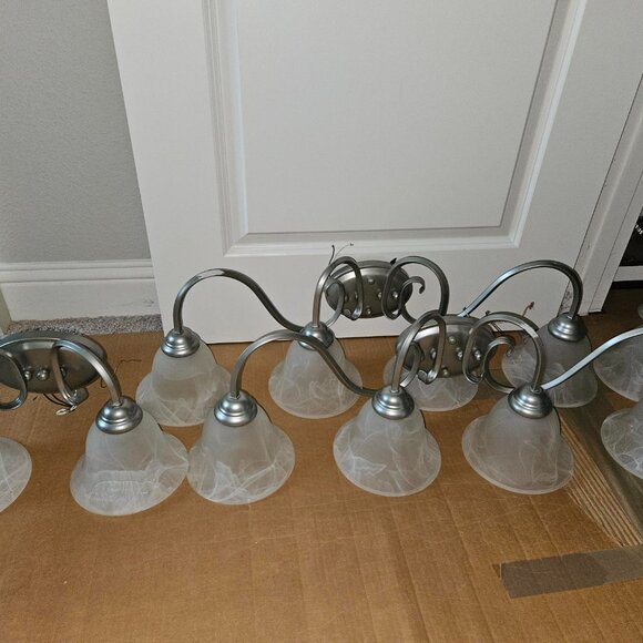 QUORUM SPENCER COLLECTION 2-LIGHT 17" W TRANSITIONAL SATIN NICKEL VANITY FIXTURE - Picture 4 of 6